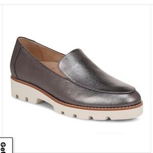 VIONIC KENSLEY LOAFER METALLIC SILVER